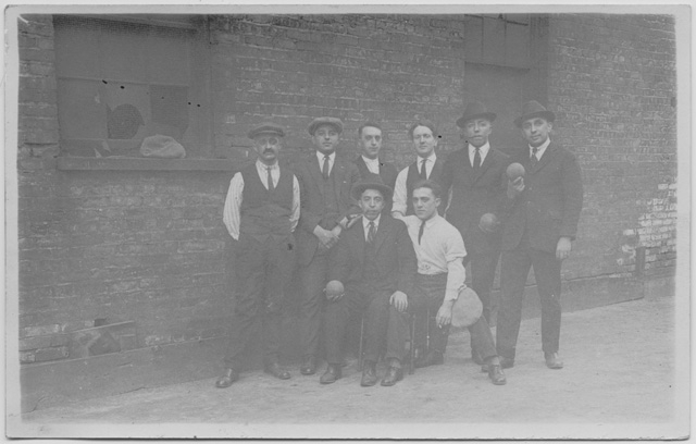 Giocatori di bocce in posa