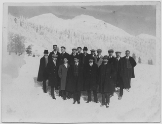 Gruppo in posa sulla neve