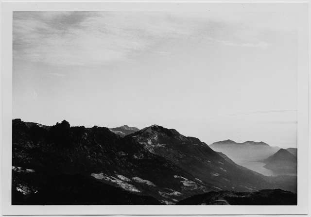 Veduta dei Denti della Vecchia e del golfo del Ceresio