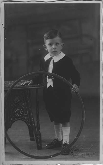 Ritratto di Aurelio Moresi con cerchio