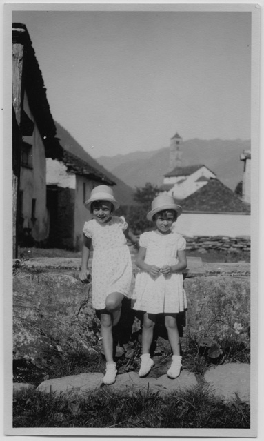 Bambine in posa a Sala Capriasca