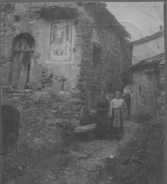 Due donne nel nucleo di Ponte Capriasca