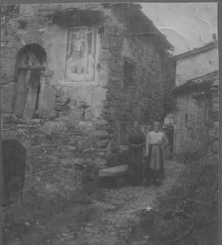 Due donne nel nucleo di Ponte Capriasca