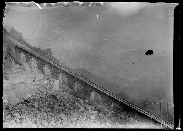 Binari della funicolare per il monte (?)