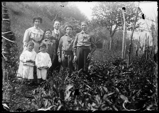 Donna con bambini in posa