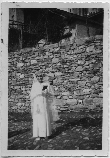 Lina Grasdorf Lepori col vestito della Prima Comunione