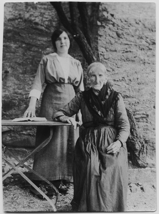 Lenj Antonini in posa con la madrina a Tesserete