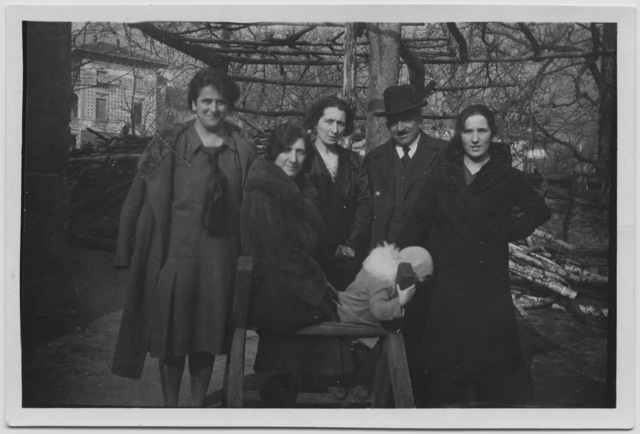 Gruppo familiare in posa a Tesserete