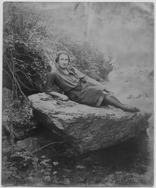 Rosa Scalmanini in posa sul fiume Cassarate