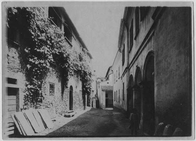 Veduta del nucleo di Sonvico con la casa Comunale