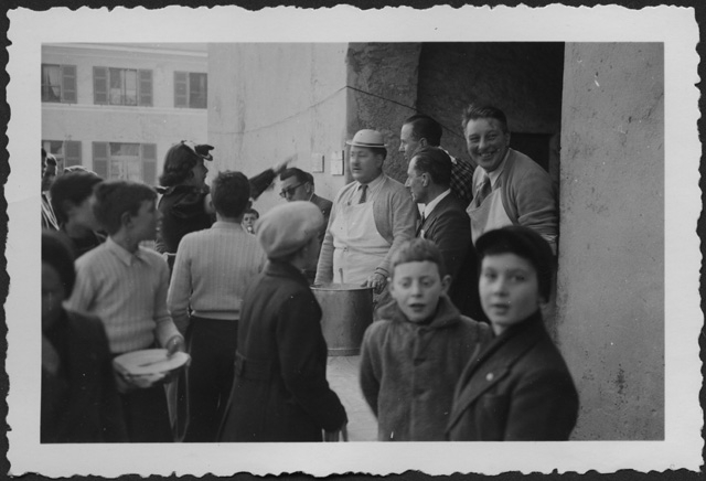 La distribuzione del pranzo al carnevale di Tesserete