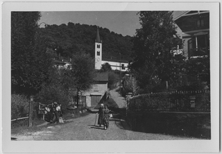 Donne sulla salita Don G. Rovelli a Sonvico