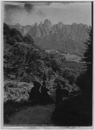 Coppia su di un sentiero a (?)