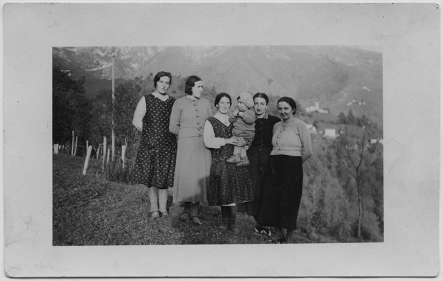 Gruppetto di donne a Treggia