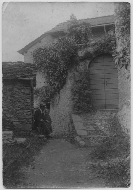 Lilia Canonica con un amico di famiglia a (?)