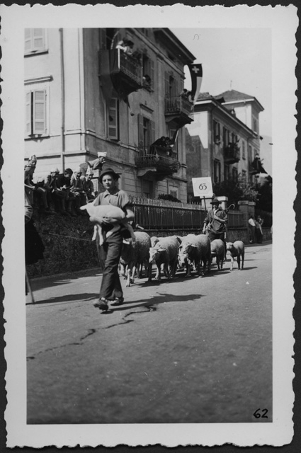 Sfilata di pastori per la parata dei 150 anni del Canton Ticino