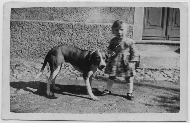 Magda Torrazza con un cane