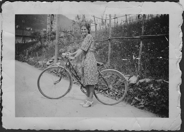 Armida Storni in bicicletta a Sala Capriasca