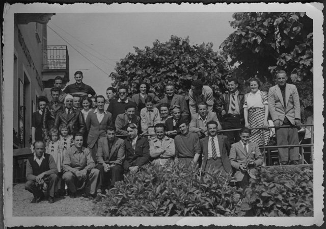 Motoclub in posa sulla terrazza del ristorante Stazione a Tesserete