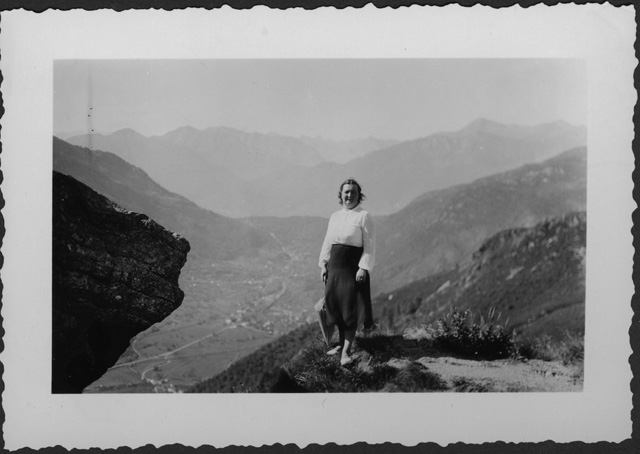 Donna in posa a Gola di Lago