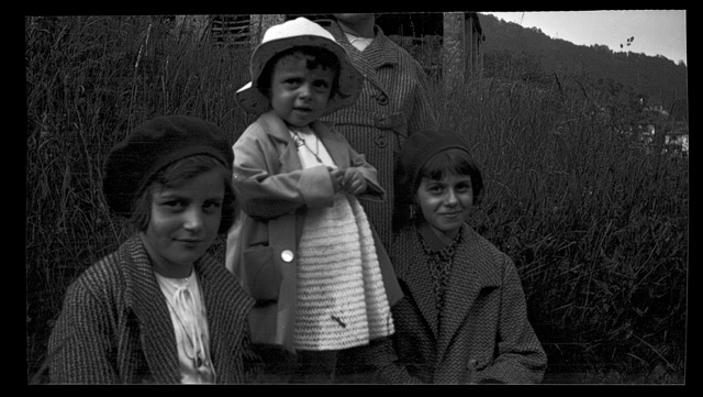 Sorelle Buzzi in posa a Tesserete