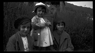 Sorelle Buzzi in posa a Tesserete