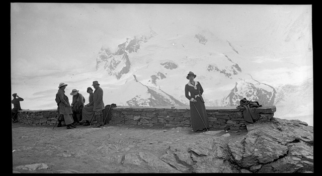 Gruppetto in gita ad un ghiacciaio