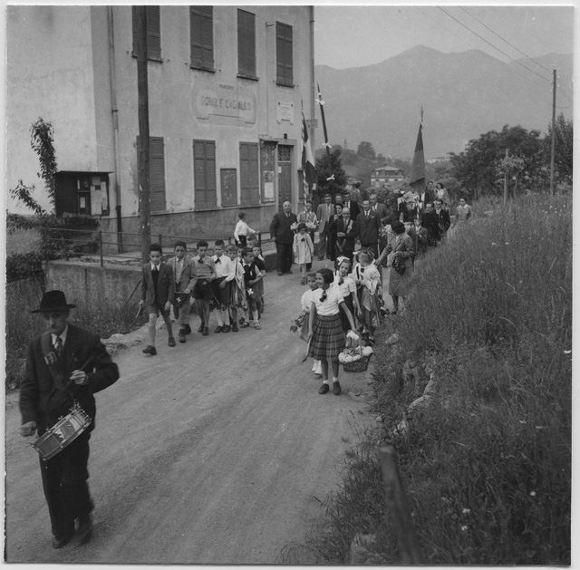 Festeggiamenti alle scuole di Cagiallo