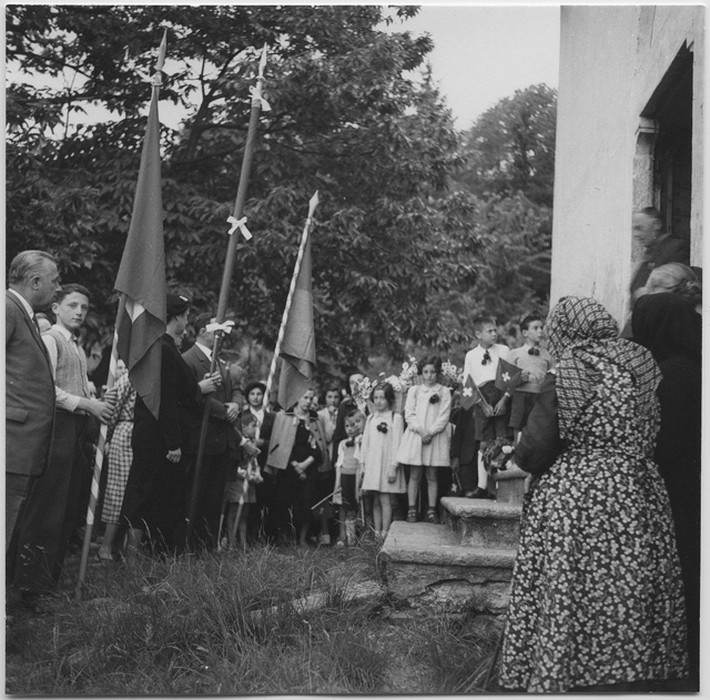 Arrivo di una processione a Cagiallo
