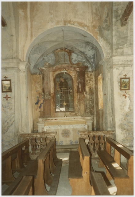 Interni della chiesa dei Santi Matteo e Maurizio a Cagiallo