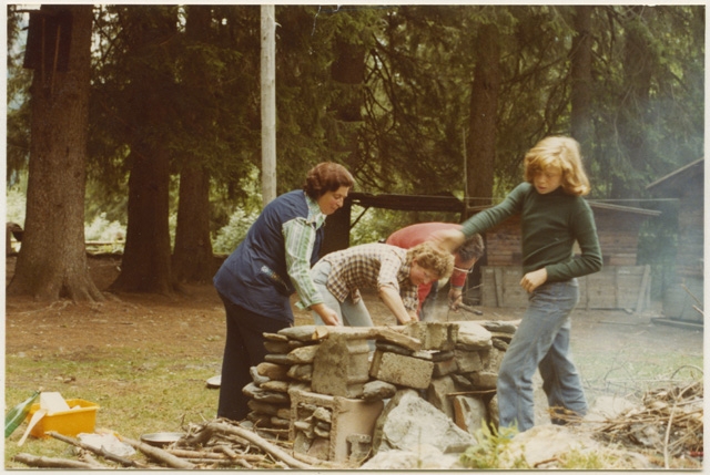 Cucina da campo del campeggio del gruppo Scout a Ghirone