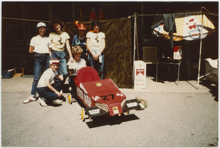 Scout in posa con go-kart sul piazzale dell'ex-Caserma di Tesserete