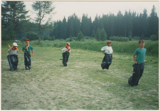 Corsa coi sacchi al campo estivo del gruppo Scout a San Bernardino