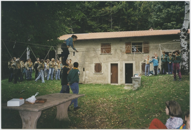 Lupetti durante la cerimonia di passaggio di unità a Montascio