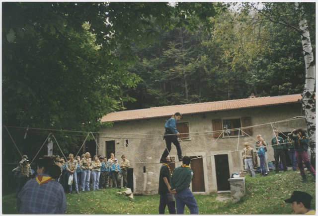 Lupetti durante la cerimonia di passaggio di unità a Montascio