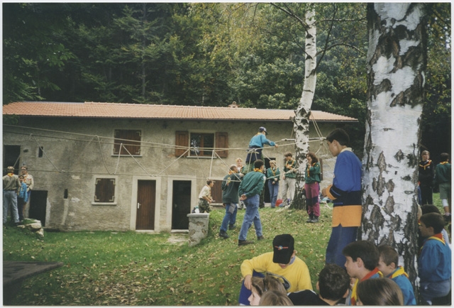 Lupetti durante la cerimonia di passaggio di unità a Montascio