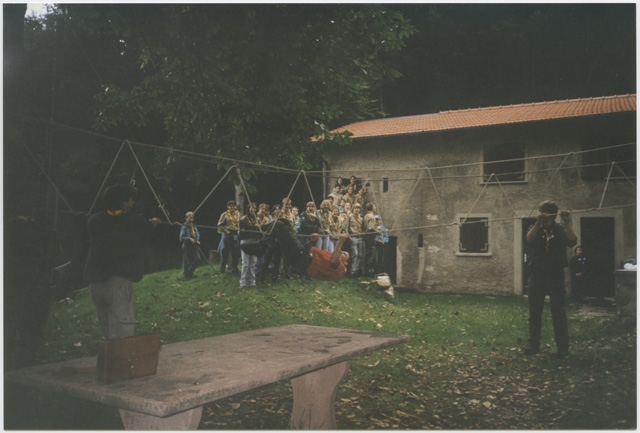 Lupetti durante la cerimonia di passaggio di unità a Montascio