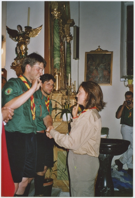 Momento del giuramento Scout al campo estivo a (?)