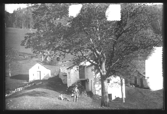 Due uomini in posa a Gola di Lago