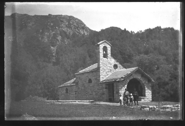 Veduta dell'oratorio di Gola di Lago