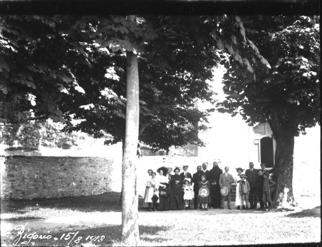 Gruppo in posa davanti al Convento di Bigorio