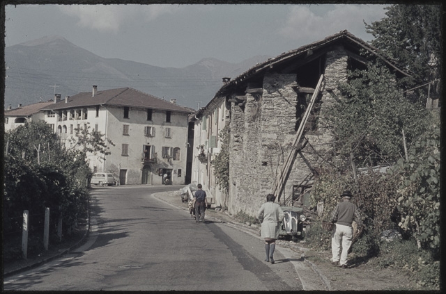 Veduta di via Cantonale a Vaglio