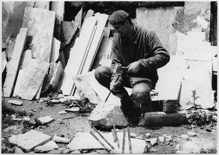 Scalpellino al lavoro