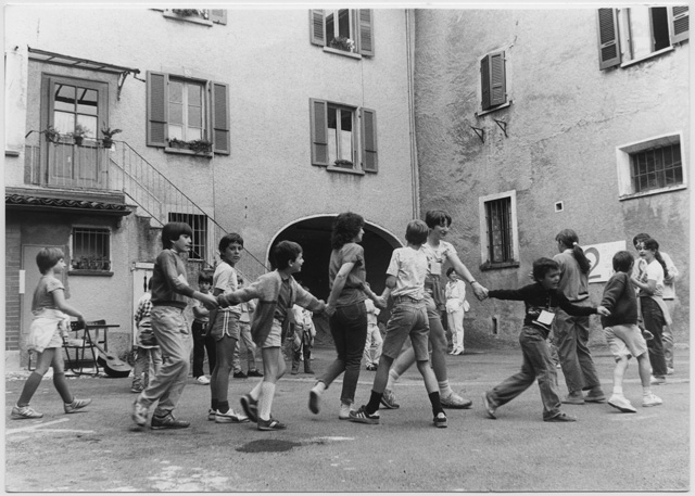 Bambini che giocano nel nucleo di Cagiallo