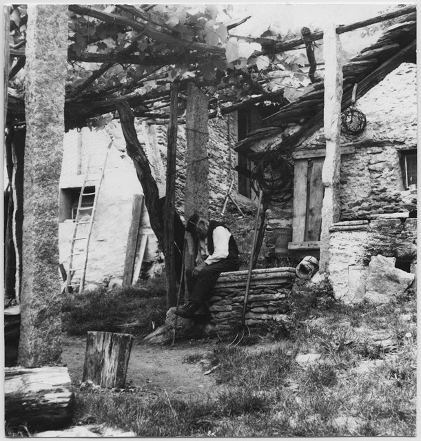 Contadino addormentato a Blenio