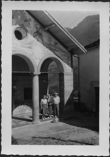 Ritratto davanti alla chiesa di S. Antonio