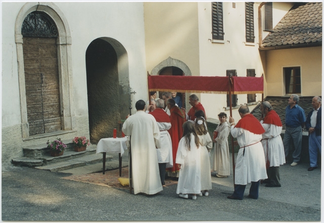 Processione del Corpus Domini a Bidogno