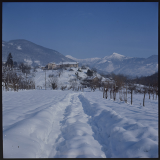 Veduta della campagna di Sarone innevata
