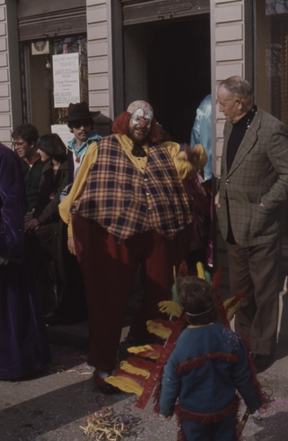 Uomo travestito da clown al carnevale di Tesserete