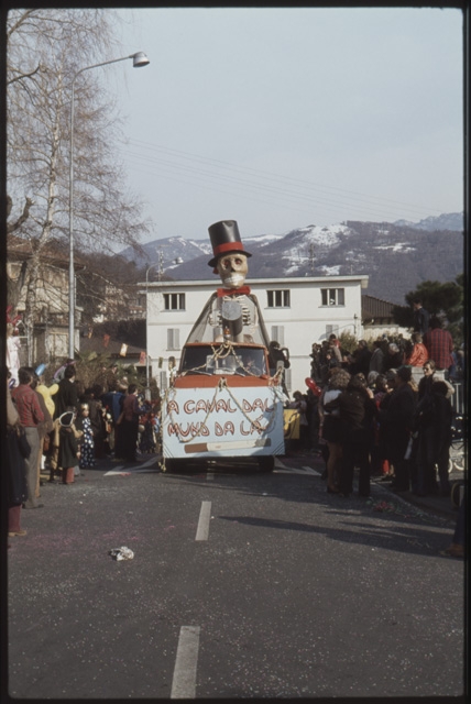 Sfilata dei carri al carnevale di Tesserete